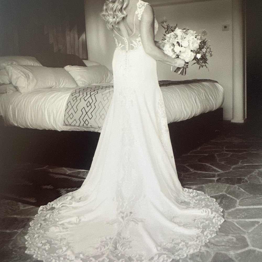 Maggie Sottero Ivory Lace Wedding Dress - Picture 2 of 3